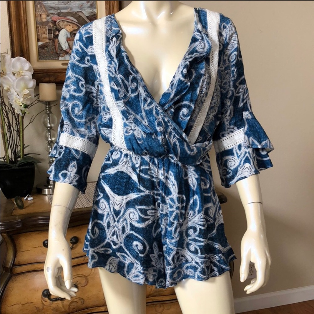 LF three days blue and white floral romper